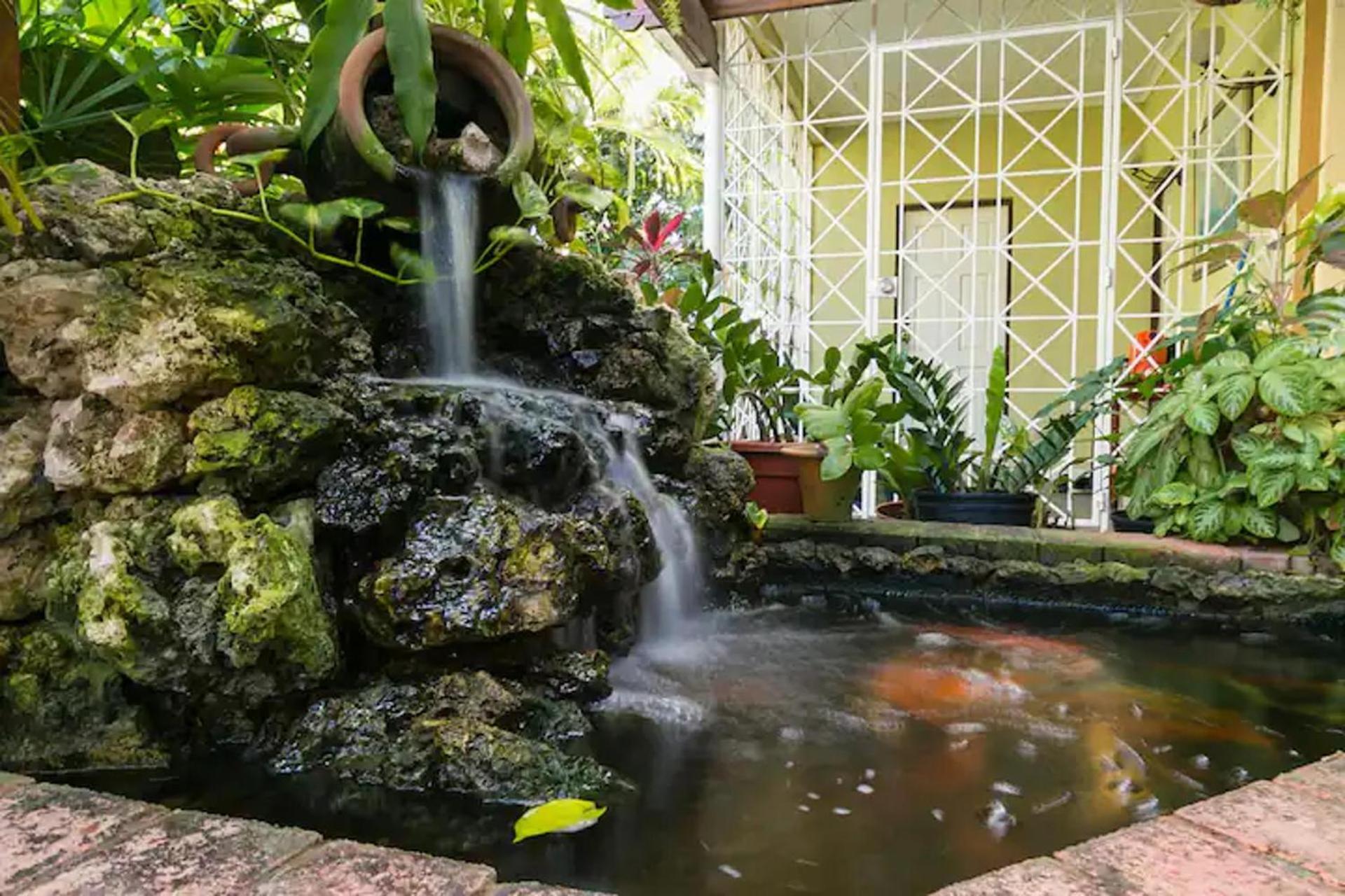 Aquahaven Retreat In Kingston Villa Exterior photo